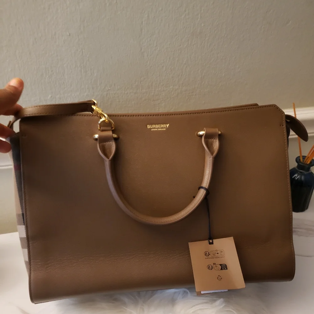 Burberry Brown Tote Bag Luxurious and Spacious - Picture 2 of 5